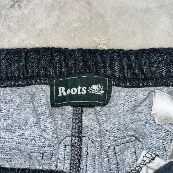 size small roots sweatpants in good condition - Picture 4 of 5